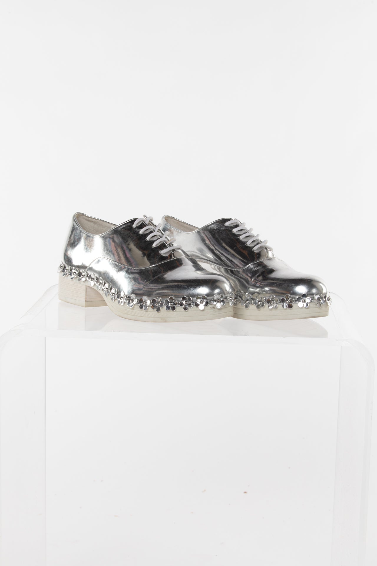 VINTAGE SILVER DAISY LOAFERS